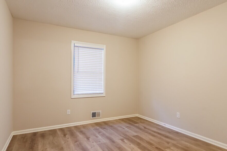 Building Photo - 3035 Sumit Wood Dr NW
