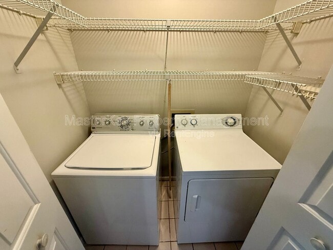 Building Photo - 103 Miramar Ct