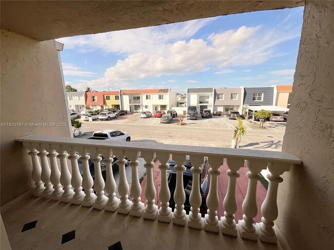 Building Photo - 936 W 79th Pl