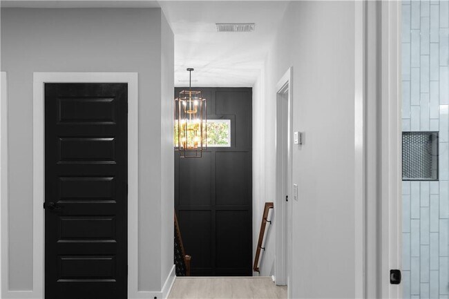 Building Photo - 1331 Diamond Ave SE