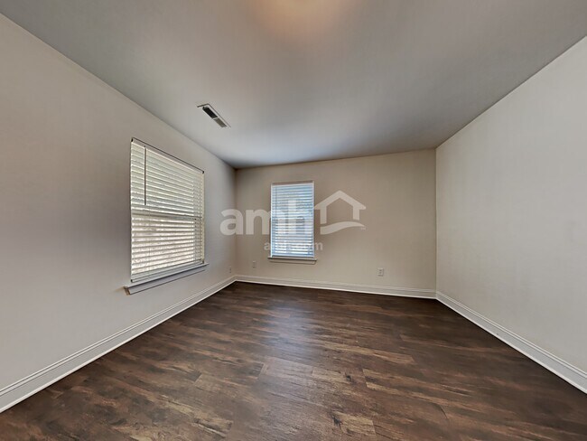 Building Photo - 423 Sablewood Dr