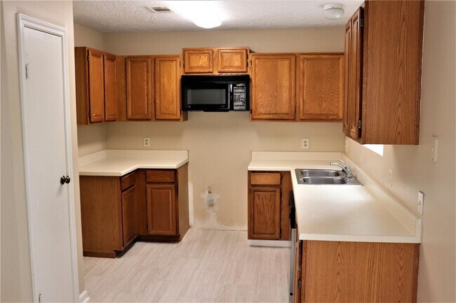 Building Photo - 7718 High Village Dr
