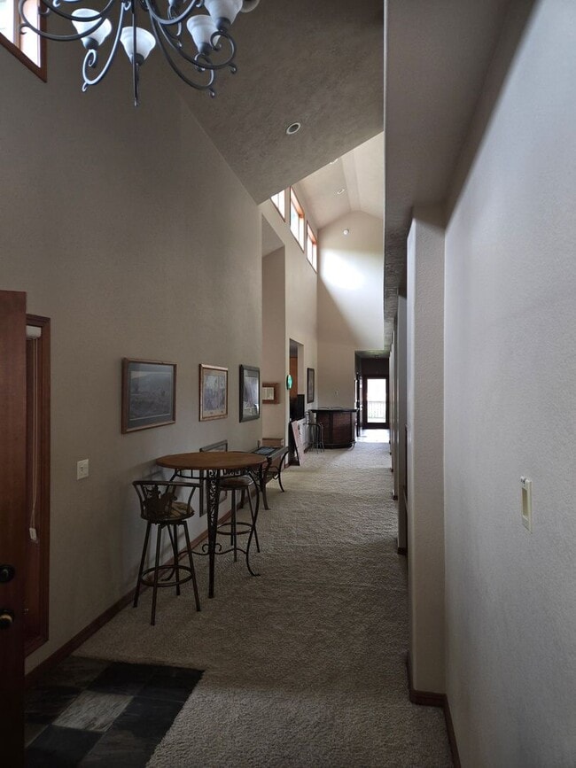 Building Photo - Stunning Views, Executive Home in Equestrian Meadows Redmond