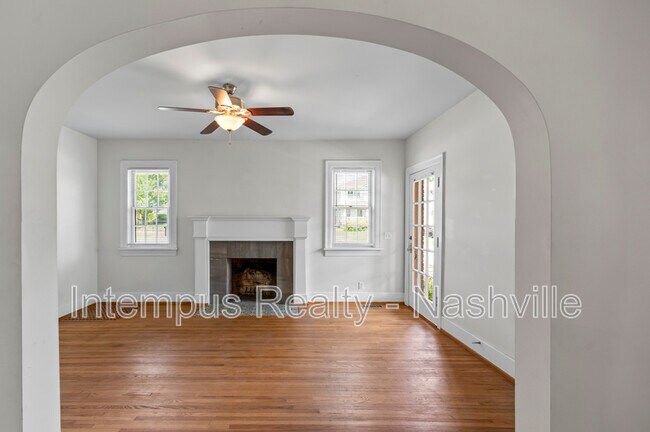 Building Photo - 2529 Ashwood Ave