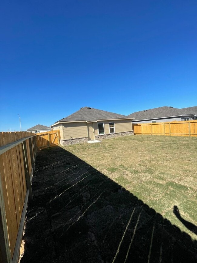 Building Photo - NO HIDDEN FEES! Three Bedroom | Two Bath Home in Legend Pond