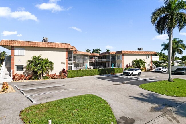 Building Photo - 2201 SE 9th St