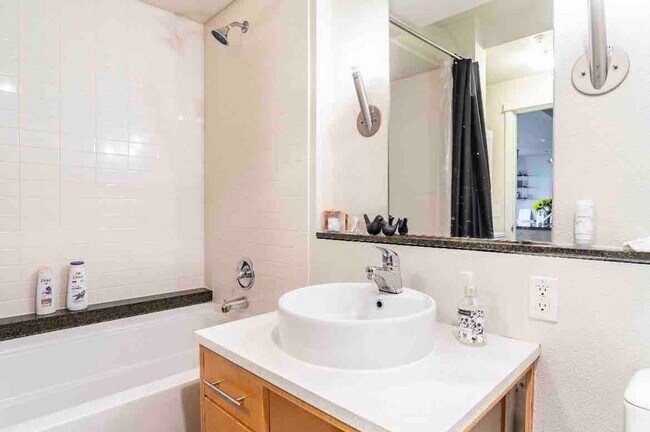 Building Photo - 11011 NE 9th St