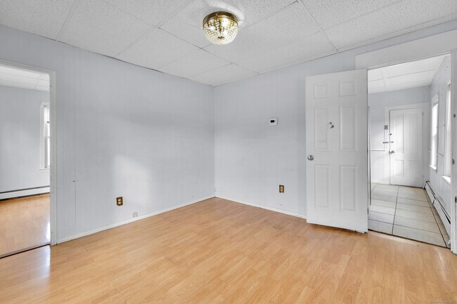 Building Photo - 223 Lawlor St