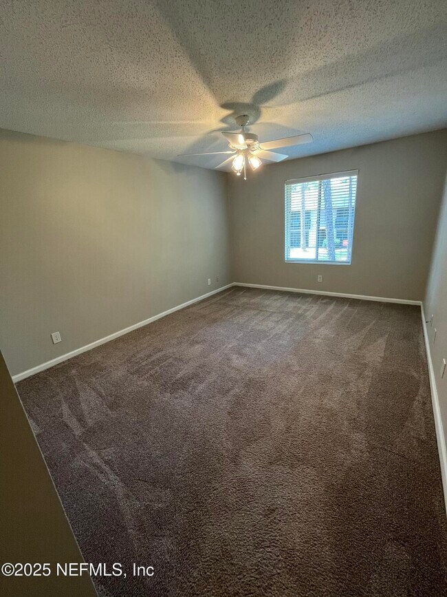 Building Photo - 8880 Old Kings Rd S