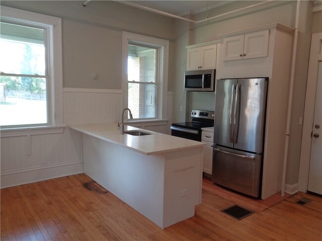 Building Photo - 22 W 3rd St