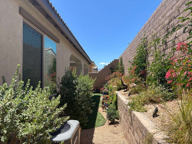 Building Photo - Stylish 2-Bedroom Oasis Domani, Residents ...