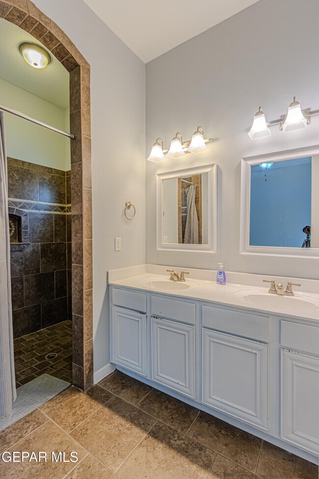 Building Photo - 3646 Grand Bahamas Dr