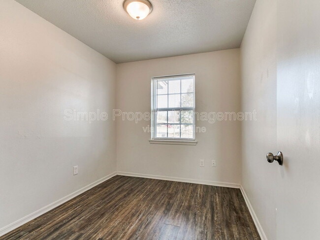 Building Photo - 9524 McIntosh Ave