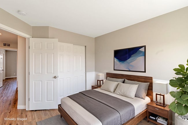 Building Photo - Charming 3 Bedroom 3 Bath Townhouse in Green Valley Ranch!