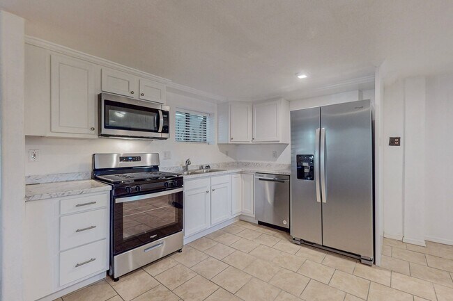 Building Photo - North Valley 4 Bedroom 2 Bath *Move-in Special* $1000 off 1st month rent if you sign by 11/30/25