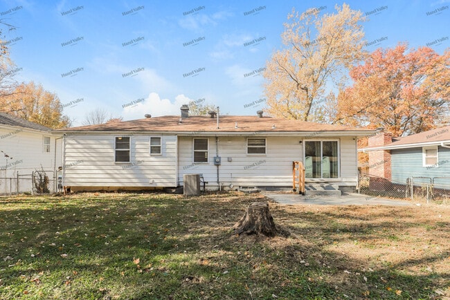 Building Photo - 5617 N Smalley Ave