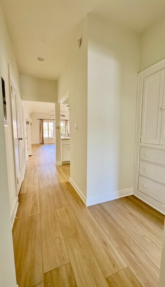 Building Photo - 422 N Spaulding Ave