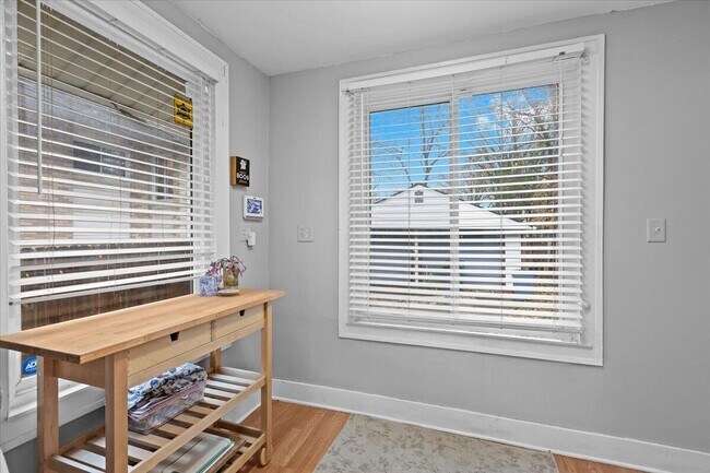 Building Photo - 575 E Lewiston Ave