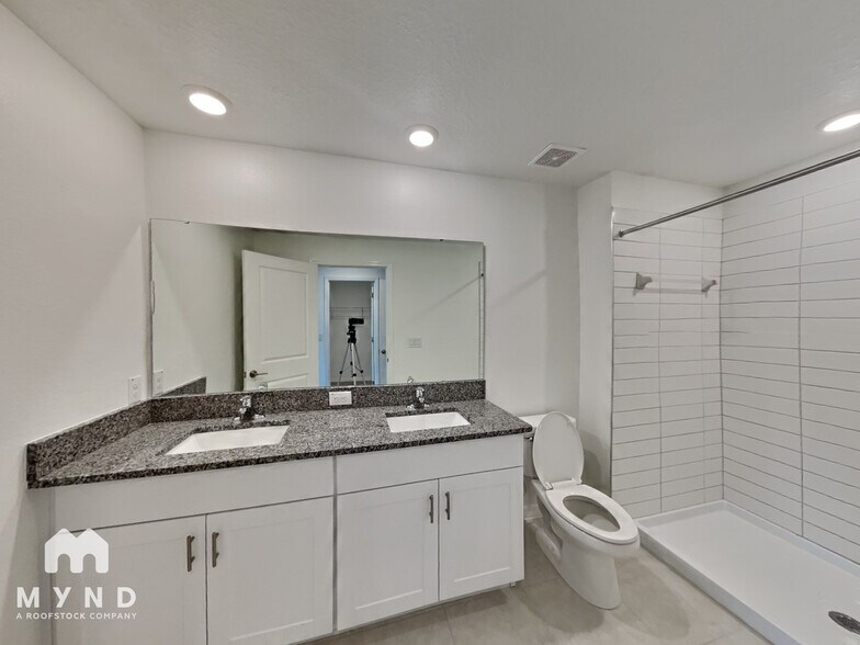 Building Photo - 6046 Shiner St