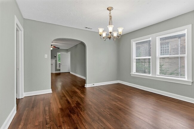 Building Photo - 5705 Ross Ave