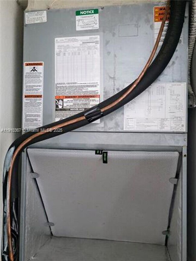 Building Photo - 1625 Kennedy Cswy