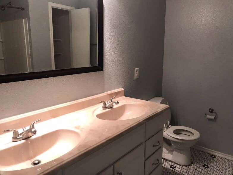 Building Photo - 3820 Bandera Ranch Rd