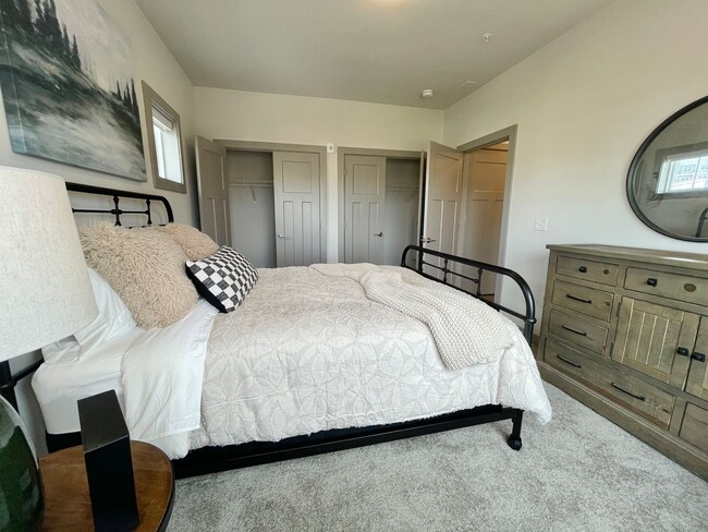 Building Photo - Emilia | 1 Bed 1 Bath | 647 sf
