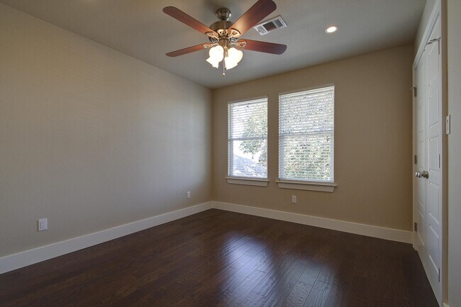 Building Photo - 2913 Rio Grande St