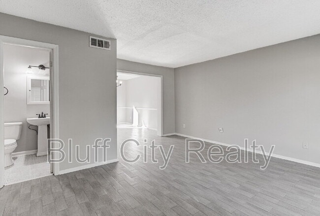 Building Photo - 2291 Madison Ave