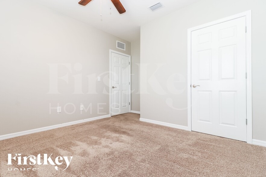 Building Photo - 710 SW 12th St