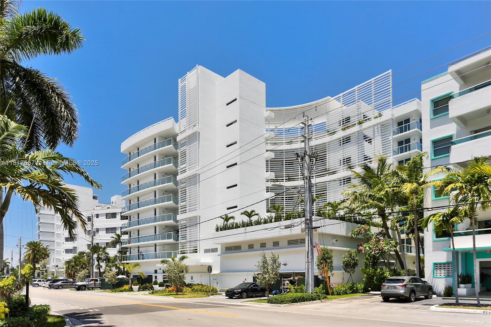 Building Photo - 9821 E Bay Harbor Dr