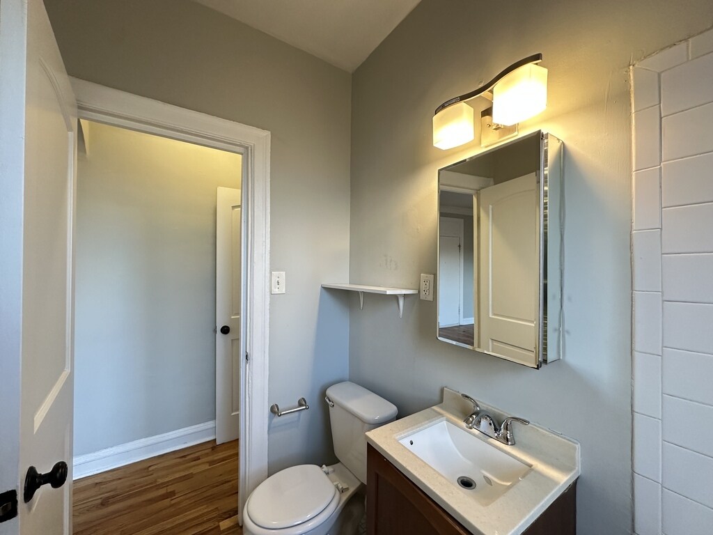 Building Photo - 4644 N Paulina St