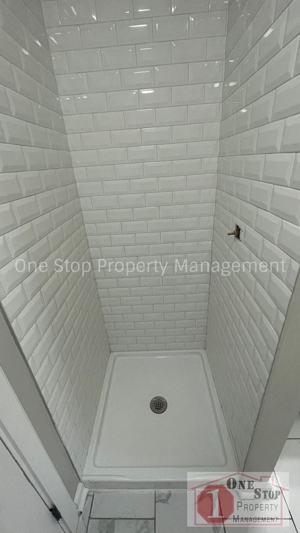 Building Photo - 3 Bedroom 1.5 Bathroom home in Kansas City!
