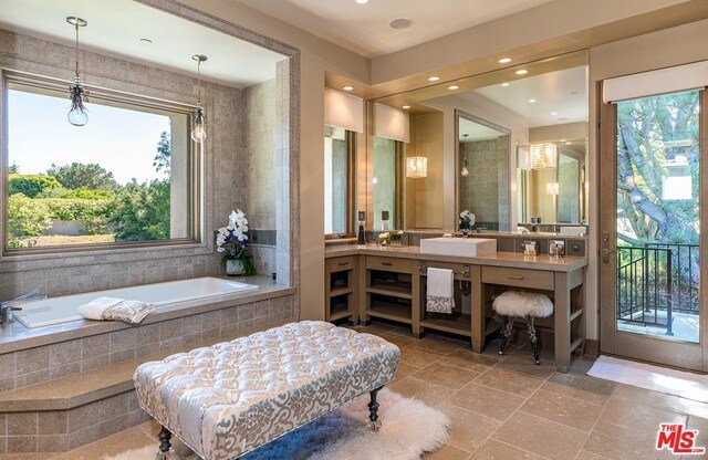 Building Photo - 1209 Via Aracena