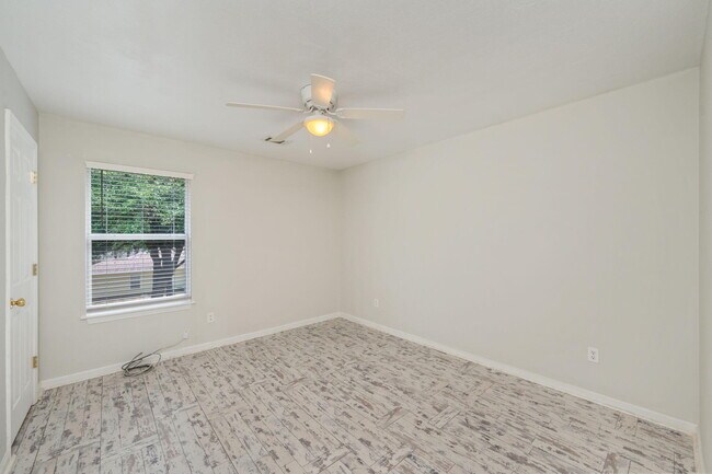 Building Photo - 242 Wainwright Dr