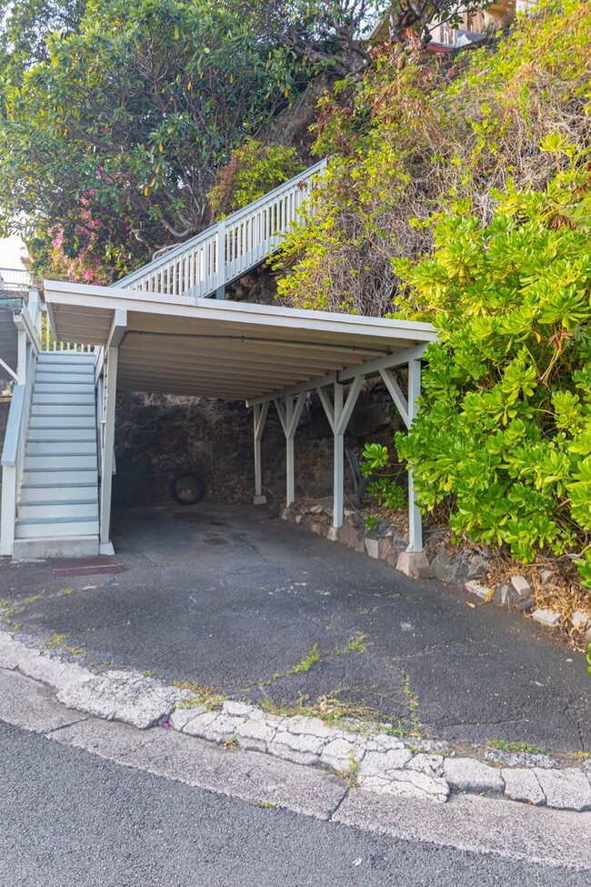 Building Photo - 3 Bedroom/1.5 Bath Home in Kahala w beauti...