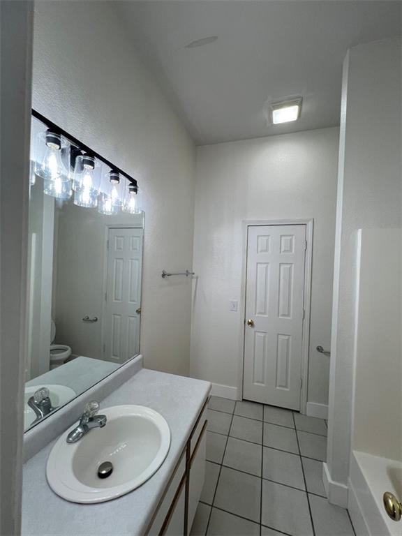 Building Photo - 985 N Daisy Ln