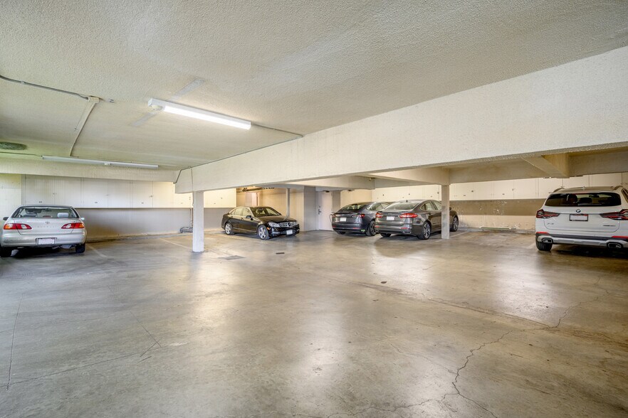 Building Photo - 14141 Dickens St