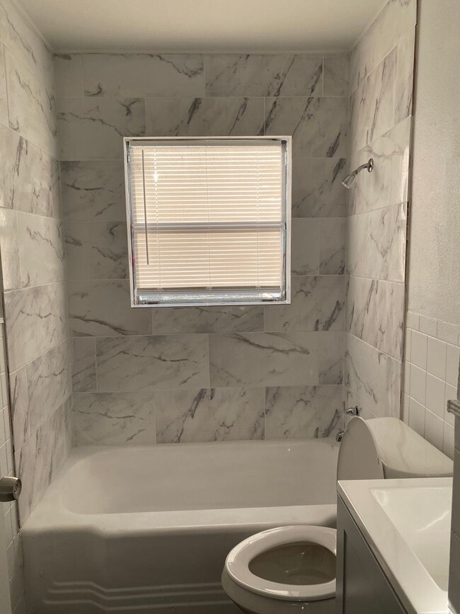 Building Photo - Sunset Acres Beauty