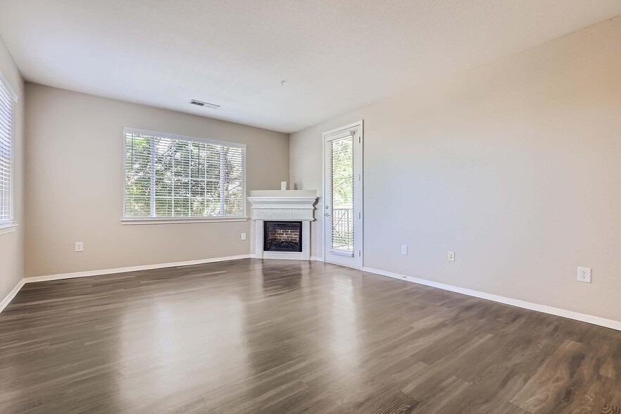 5654_Kipling_Pkwy__004_-_08_Living_Room_968424 - Panorama at Arvada Ridge