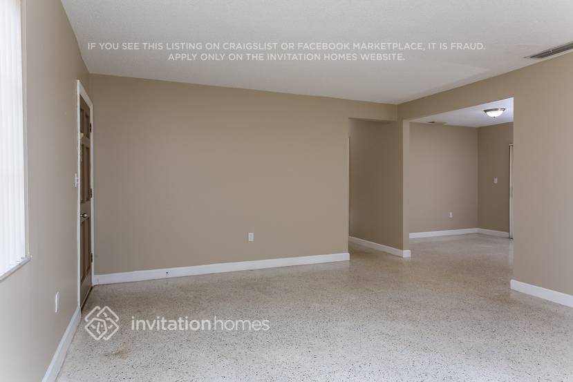 Building Photo - 3010 SW 97th Ct