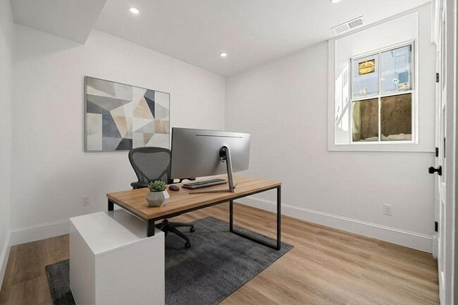 Building Photo - 309 Broadway