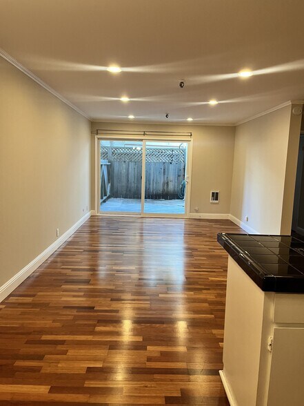 Building Photo - 325 Lenox Ave