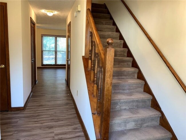 Building Photo - 1107 Booth Ct SW