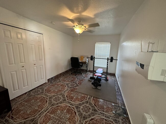 Building Photo - 1361 SW Gastador Ave