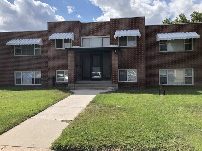 Nice yard and quiet neighborhood - 1820 Fremont Ave