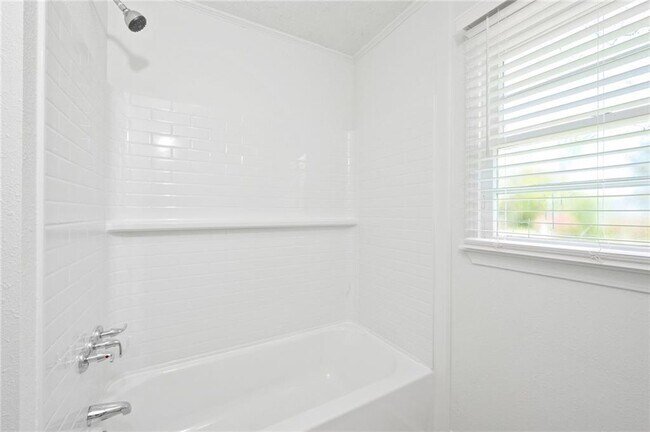 Building Photo - 522 Pine St