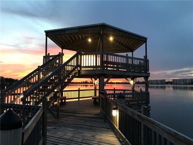 Building Photo - 111 Lake Emerald Dr