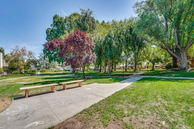 Building Photo - 6651 Bunker Hill Ct