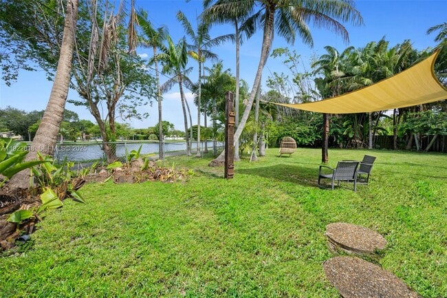 Building Photo - 1201 NE 178th St